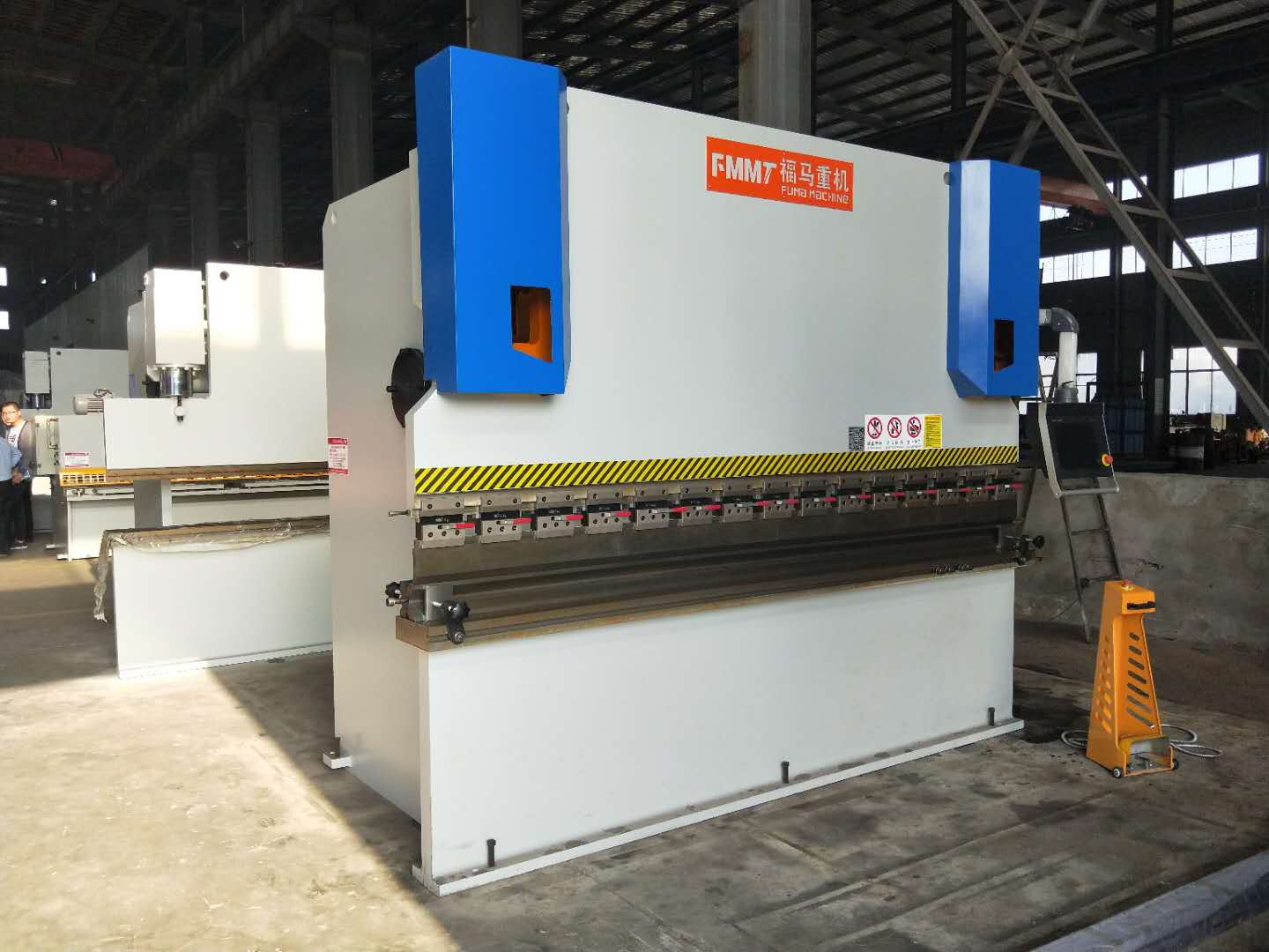 設(shè)備正、側(cè)面